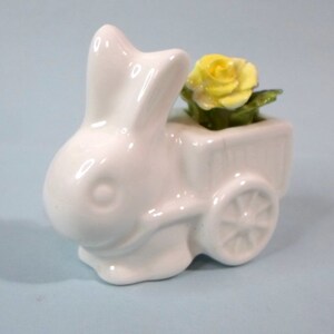 ヴィンテージ COALPORT ウサギと花カートの置物 ボーンチャイナ イエロー ピンク ローズ