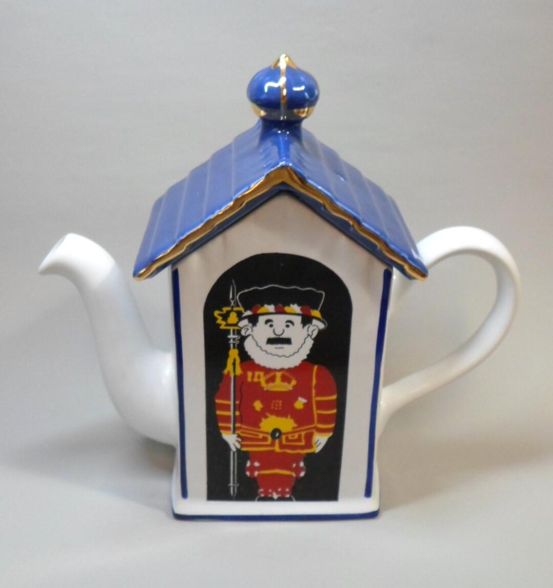 vintage-palace-guard-teapot-beefeater-watchman-price-kensington-pottery