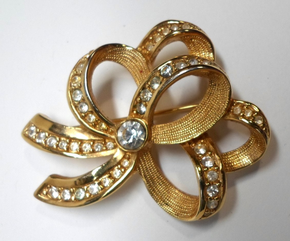 Swarovski リボン型ブローチ ゴールド Vintage SWAROVSKI BOW PIN / Brooch Gold Tone W/ White