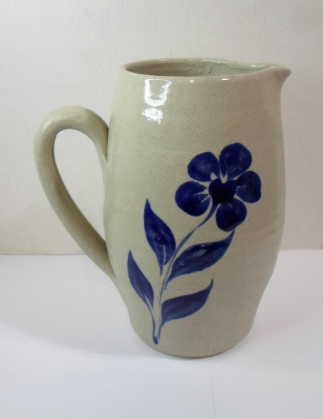 Vintage WILLIAMSBURG POTTERY Factory PITCHER W/ Blue Flower Salt Glaze