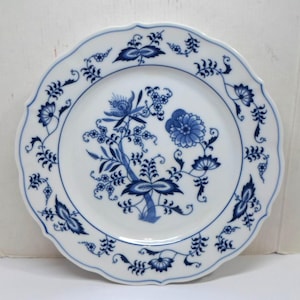 Vintage BLUE DANUBE SALAD Plate Blue Onion Pattern Rectangle Mark 9&quot; Diam Japan