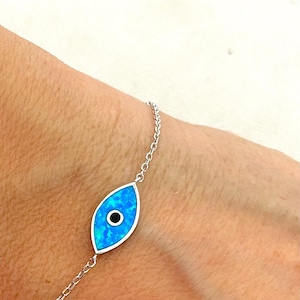 Oval Eye charm bracelet, Dainty evil eye bracelet, 925 sterling silver bracelet, Protective bracelet, Trendy gift for her, Amulet bracelet