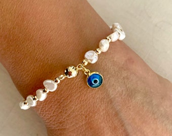 Pearl beaded bracelet, Vintage Baroque Pearl Bracelet, Gold Evil Eye Charm Bracelet, Bridesmaid Bracelet, Pearl Jewelry, Evil Eye Jewelry