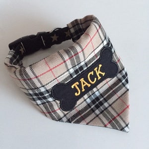 Personalised dogs bandana XS S M L. Any name can be added.(Clip not included)