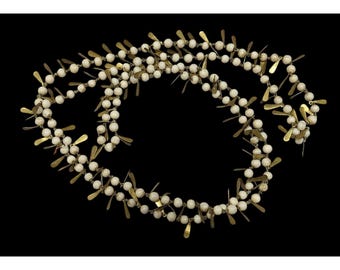 Collar vintage único con flecos de cuentas en tonos crema y dorado