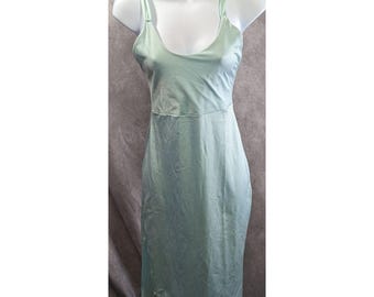 Camisón vintage azul claro con espalda abierta de tirantes y abertura lateral.