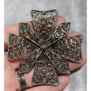 Vintage Silver Filigree Floral Brooch