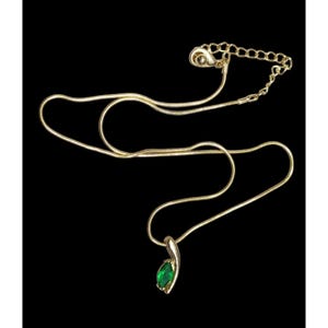 Vintage Elegant Green Gemmed Gold Tone Pendant Necklace
