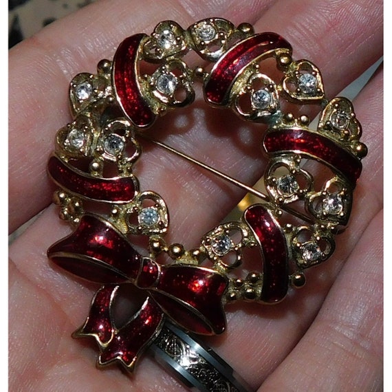Vintage Hearts And Bows Wreath Brooch - image 4