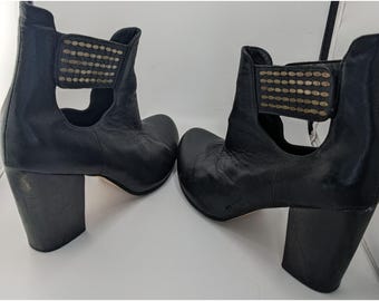 Vintage Calleen Cordero Czarne skórzane botki na obcasie z wycięciami, rozmiar 9, wyprodukowane w Los Angeles