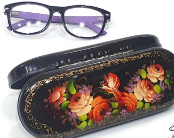 Estuche rígido para gafas, hecho a mano y decorado con motivos florales y una mariposa/pájaro ruso. Regalo ideal para hombres y mujeres. Ref.: 8B14A1A