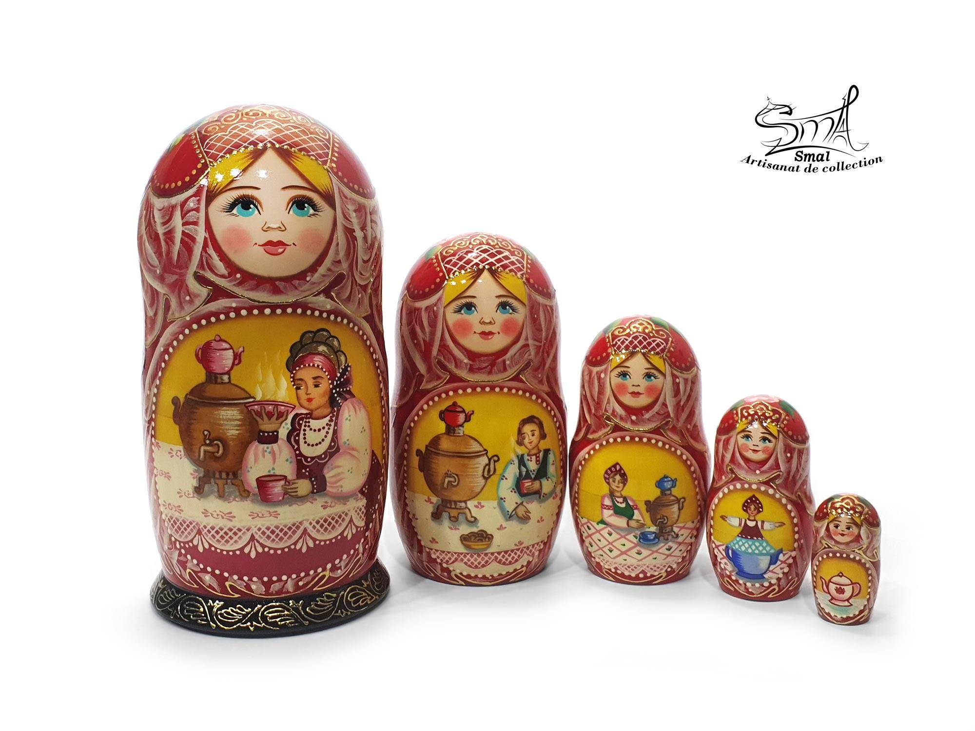 La Russie A Mis L'affiche. Poupée Russe, Kremlin, Samovar. | Vecteur