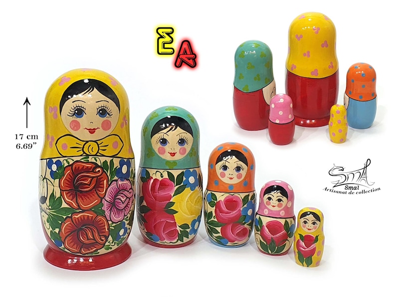 Collection de poupées russes anciennes aux couleurs vives jeunes