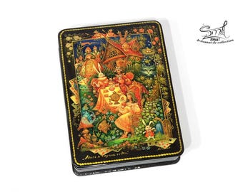 Russian jewelry box, miniature lacquered, Women's collection box, Alice in Wonderland. Palekh. Handmade. Ref:8B6D4G