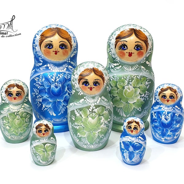 Matryoshka Russian nesting doll collection flowers forget-me-not babuchka. Matryoshka russian nesting dolls flowers 5 pieces. Ref:F5G6H2