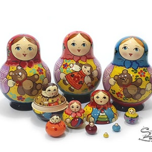 Ensemble complet matriochka russe « Rêves d’Enfance » 10 pièces, 13 cm, toutes les poupées ouvertes, peinture artisanale colorée et décor enfantin