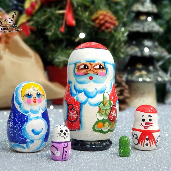 Matriochka Poupée Russe Père Noël Fille de neige Snégourotchka sapin. Christmas Matryoshka Russian Nesting Dolls Santa 5 pieces. Réf:PNG5P2F