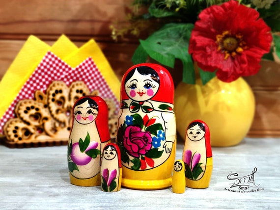 Matryoshka Red Traditional Russian Nesting Dolls Classic Flowers 