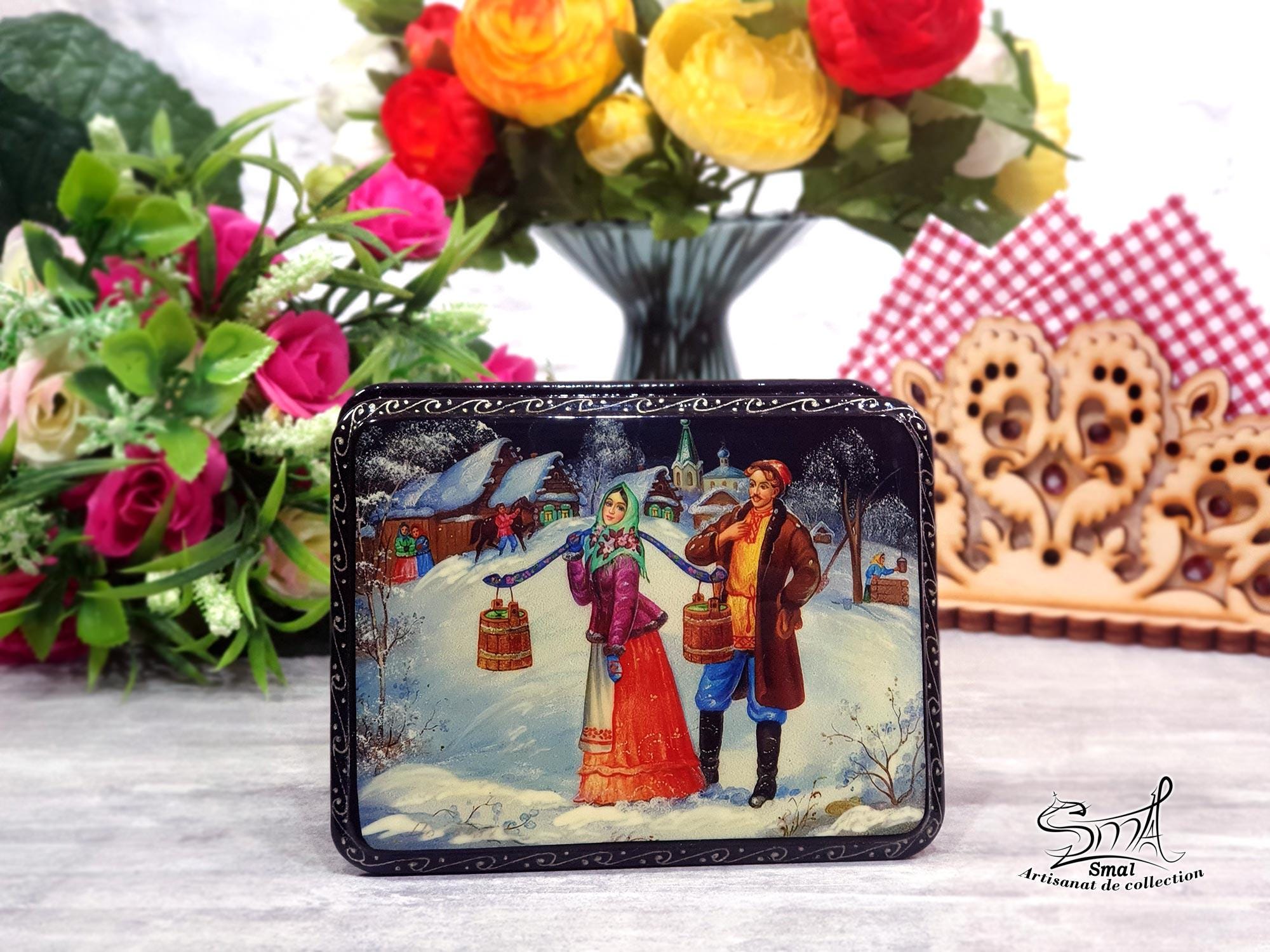 Collectible box, Russian miniature lacquered jewelry box, handmade, gold hand painting, Fedoskino style. Ref:8B6D1