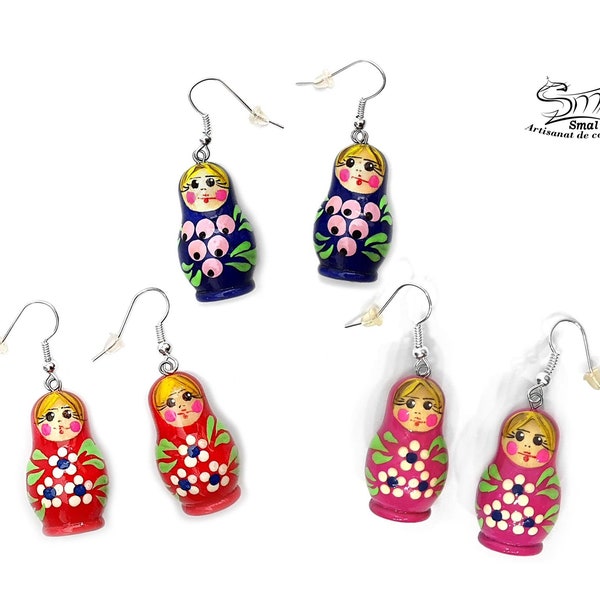 Russian dolls matryoshka earrings . Boucles d'oreilles bijoux traditionnel russe matriochka poupée russe bois peint à la main.  Réf:BX11MG1