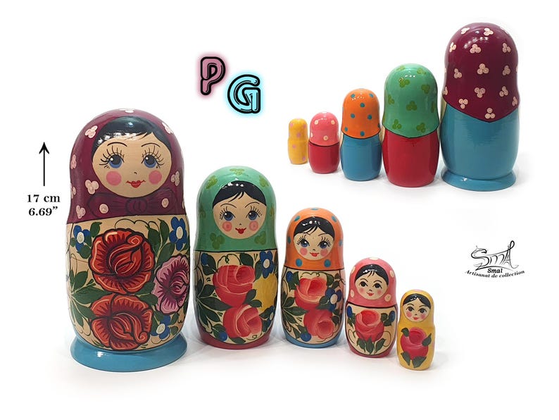 Poupée russe en bois faite main, symbole de la culture slave