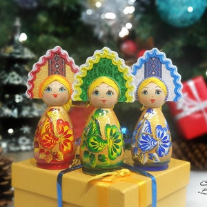 Russian Folk Wooden Doll Ornament with Kokoshnik 11 cm, Hand-Painted Christmas Tree Decoration, Collectible Matryoshka Style Gift.  Ref:PF4G