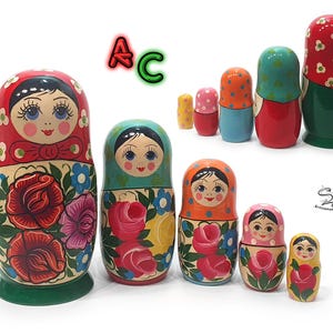 Ensemble de poupées russes vintage décorées de motifs floraux