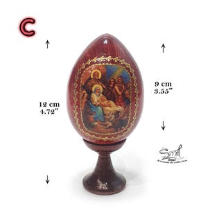 Œuf décoratif motif C avec scène de la Nativité, en bois fait main, finition vernie brillante, avec support, hauteur 12 cm (œuf 9 cm), décoration religieuse chrétienne Noël et Pâques
