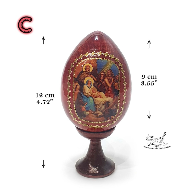 Œuf décoratif motif C avec scène de la Nativité, en bois fait main, finition vernie brillante, avec support, hauteur 12 cm (œuf 9 cm), décoration religieuse chrétienne Noël et Pâques