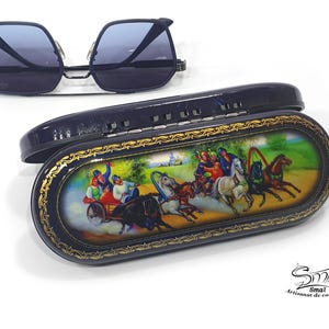 Handcrafted hard shell glasses case decorated by hand with Russian Troika Palekh pattern. Glasses box case hard shell men women kids. Ref:8B14B5C