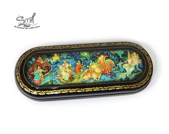Estuche rígido para gafas hecho a mano, con motivo de la Troika Palekh de invierno rusa. Regalo único para hombre y mujer. Miniatura de laca rusa para coleccionistas. 8B14B5A