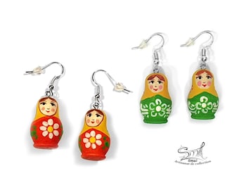 Wooden Russian doll matryoshka earrings jewelry. Traditional matryoshka Russian doll earrings, painted wood. Ref: BX11MG2