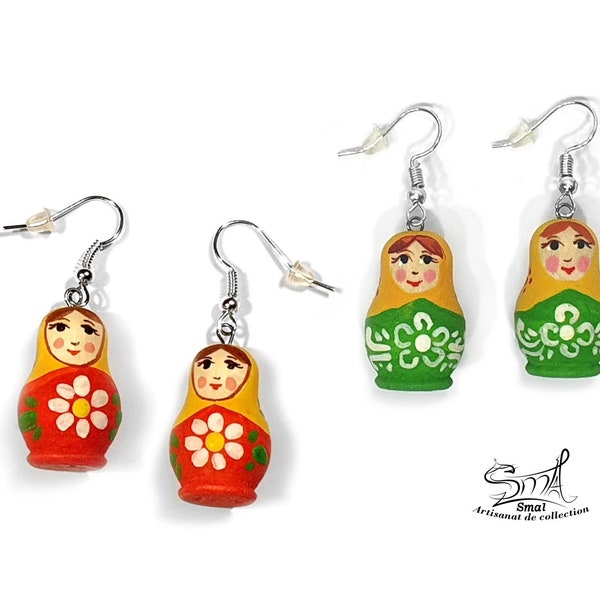 Wooden Russian doll matryoshka earrings jewelry. Bijoux boucles d'oreilles  traditionnel matriochka poupée russe bois peint.  Réf:BX11MG2