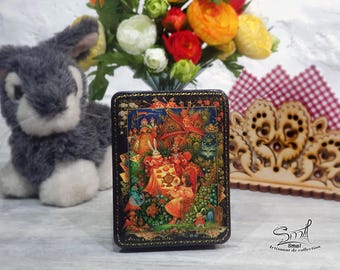 Russian Lacquered Jewelry Box, Miniature Collectible Box, Alice in Wonderland, Traditional Crafts, Palekh Style. Ref:8B6D4P