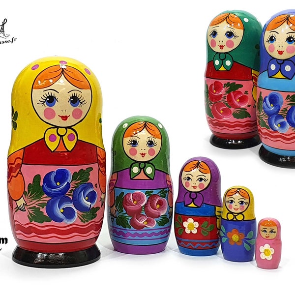 Matryoshka Russian nesting doll traditional classic old vintage flowers. Matryoshka russian nesting dolls classic flowers.Ref:V5G1E