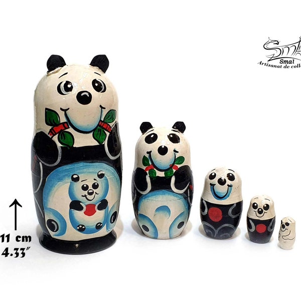Matryoshka Panda Russian Nesting Dolls Animals family. Poupée Russe Pandas Gigogne Animaux Matriochka Animals Babouchka.  Réf:A5PC1