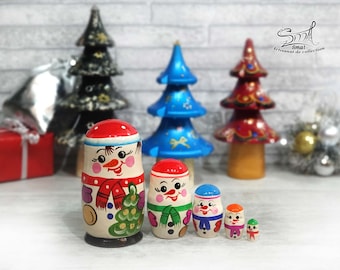 Matrioska di Natale, bambole russe a incastro, Babbo Natale e pupazzo di neve. Matrioska, bambola russa, Babbo Natale e pupazzo di neve. Rif.: BNG5P1