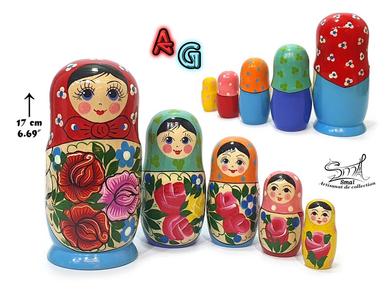 Gros plan sur le visage peint d’une matriochka classique