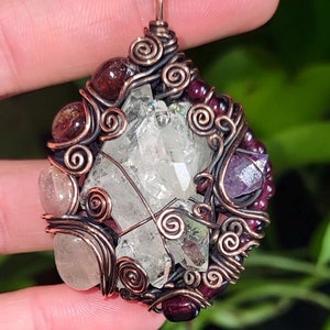 Multicrystal wire wrap pendant