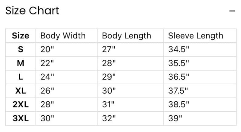 K&ouml;nnte beinhalten: Eine schwarz-wei&szlig;e Gr&ouml;&szlig;entabelle mit der &Uuml;berschrift Size Chart. Sie listet die Gr&ouml;&szlig;en S bis 3XL mit den entsprechenden Ma&szlig;en in Zoll f&uuml;r K&ouml;rperbreite, K&ouml;rperl&auml;nge und &Auml;rmell&auml;nge auf. Die Tabelle enth&auml;lt spezifische Ma&szlig;e f&uuml;r jede Gr&ouml;&szlig;e.