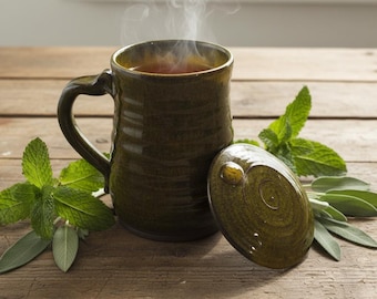 Handcrafted Pottery Mug with Lid: Green Ceramic Coffee Cup (20.3 oz)