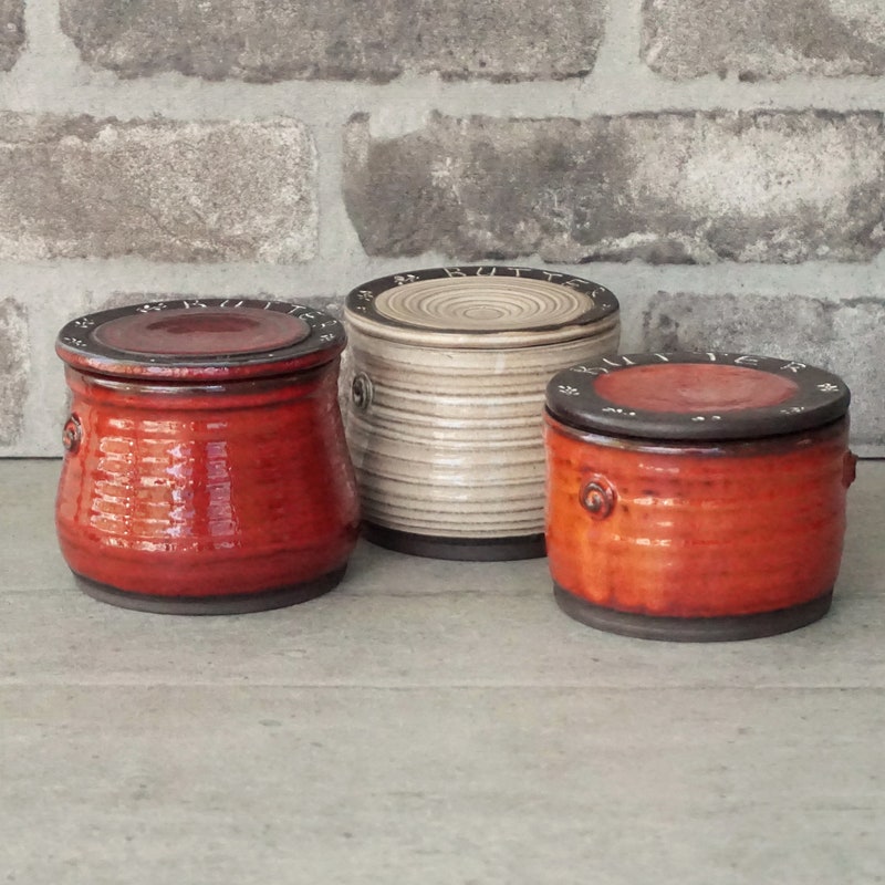 Butterdose Aus Keramik Mit Deckel – Handbemalt, Rot, Spülmaschinen- & Mikrowellengeeignet
