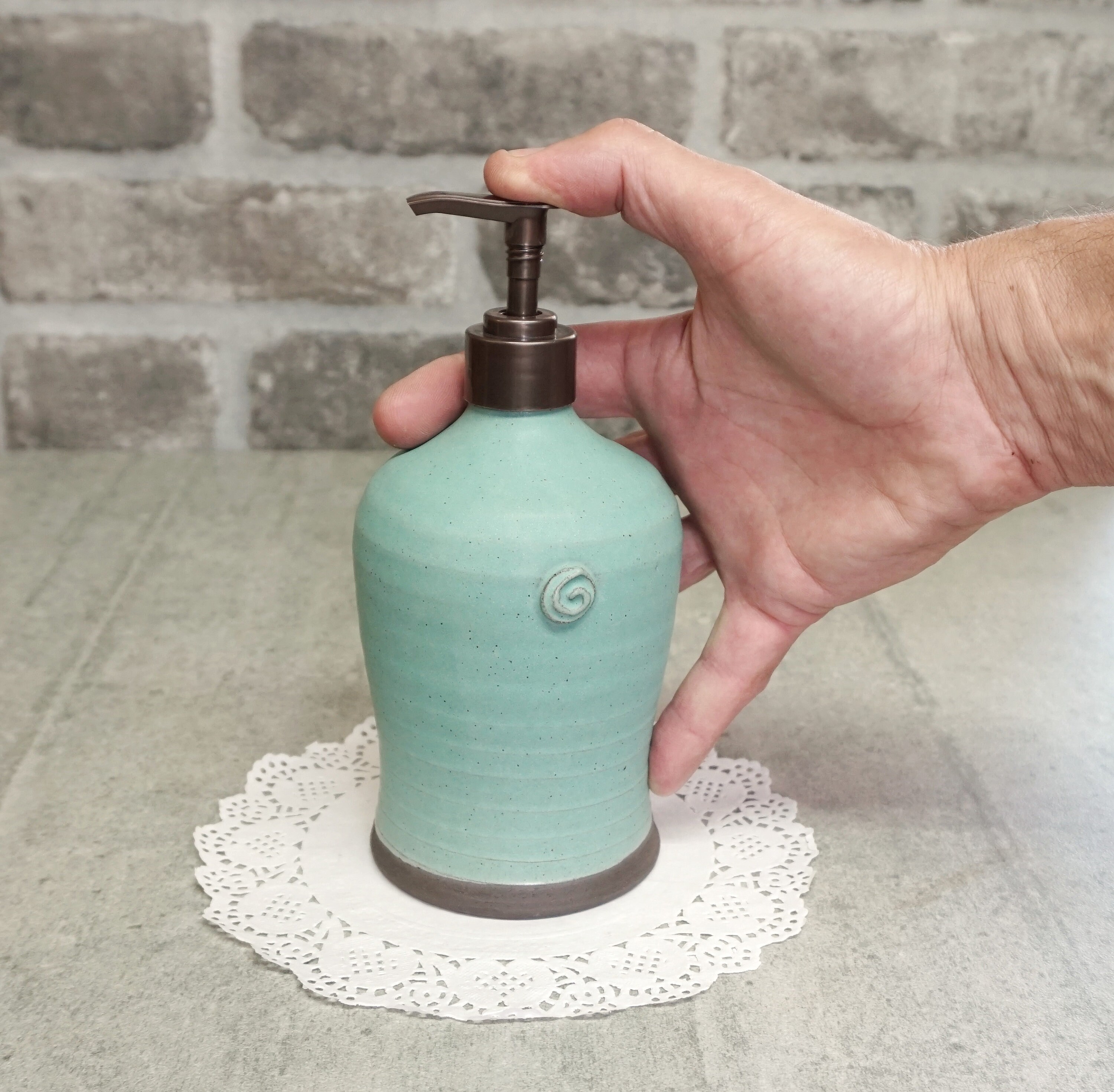 Set Bagno 5 Pezzi In Acrilico Violà - Dispenser, Portaspazzolino, 2 Tazze E Portasapone - Foto 5