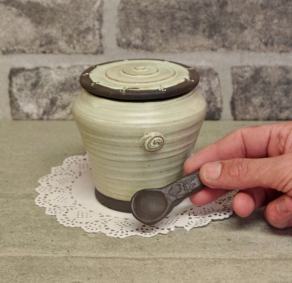 Pottery Lidded Container, Cream Ceramic Sugar Bowl, Salt Container With a  Spoon, Kitchen Storage, Lidded Sugar Jar, Ceramic Container 