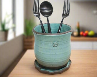 Portaposate in ceramica fatto a mano: organizer rustico per la cucina