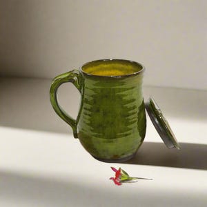 Handcrafted Pottery Mug with Lid: Green Ceramic Coffee Cup (18.6 oz)
