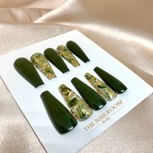 Green Gold Press on Nails / Luxury Press on Nails/ Christmas Press on Nails Green/ Gold Flakes Nails/ Marble Nails Short/ Green Nails set