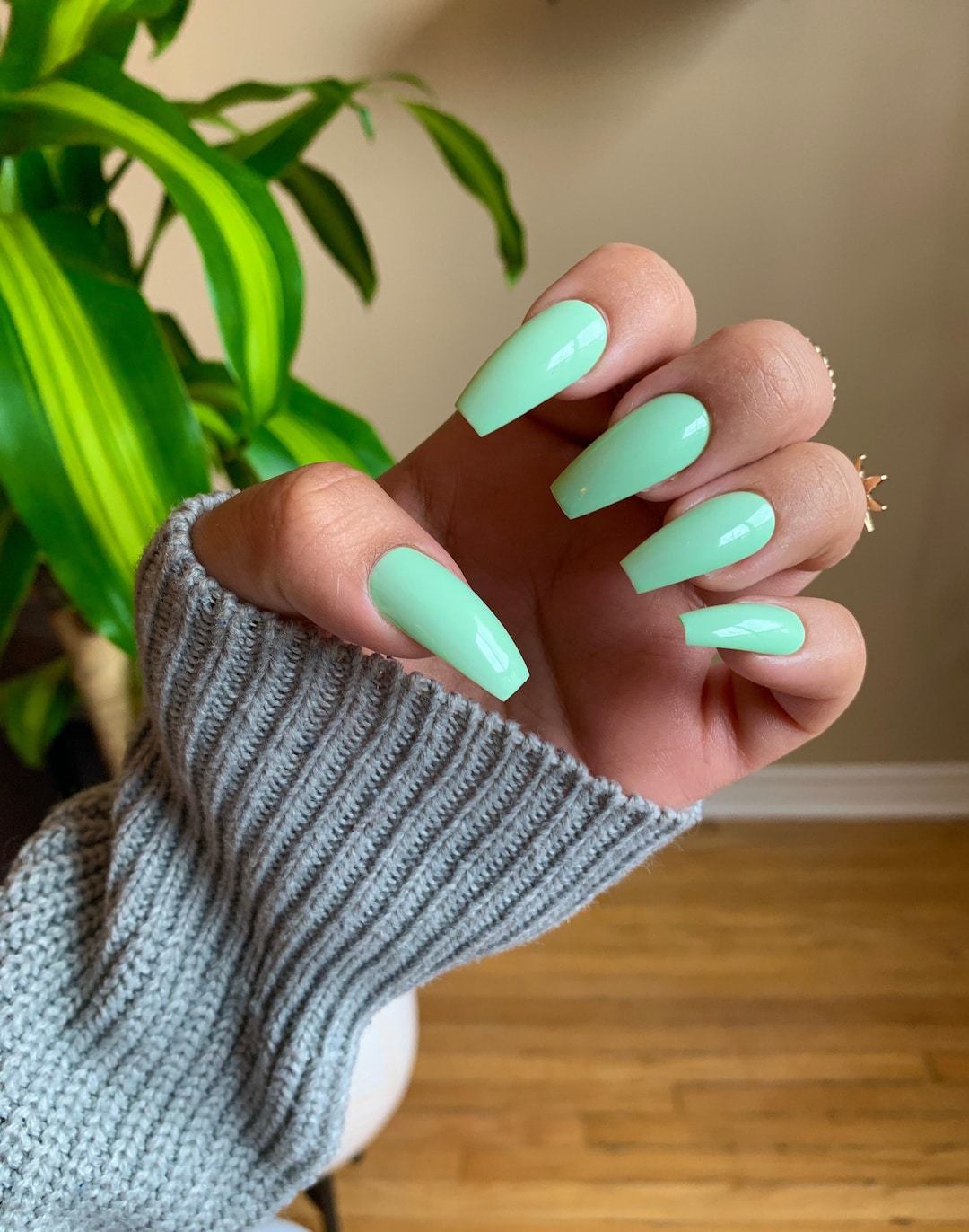 Mint acrylic nails deals