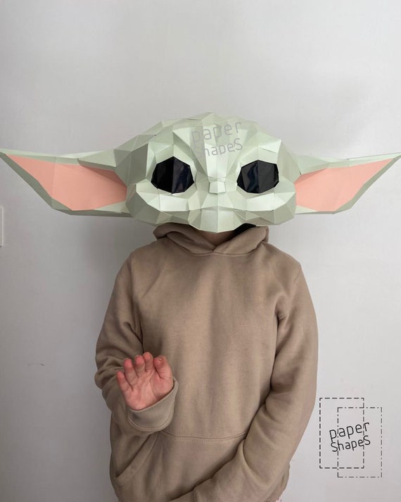 L'enfant (bébé yoda) découpe officielle en carton mandalorien