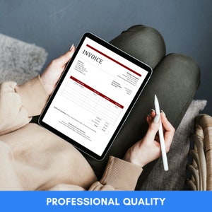 以下が含まれることがあります： タブレットの画面に表示されているデジタル請求書で、赤い枠の中に「請求書」というタイトルがあります。請求書は「マナティーデザイン」宛てで、事業所の住所と連絡先が記載されています。請求書には、商品の説明、単価、数量、合計金額が記載されています。また、追加のコメントと感謝のメッセージのためのセクションも含まれています。